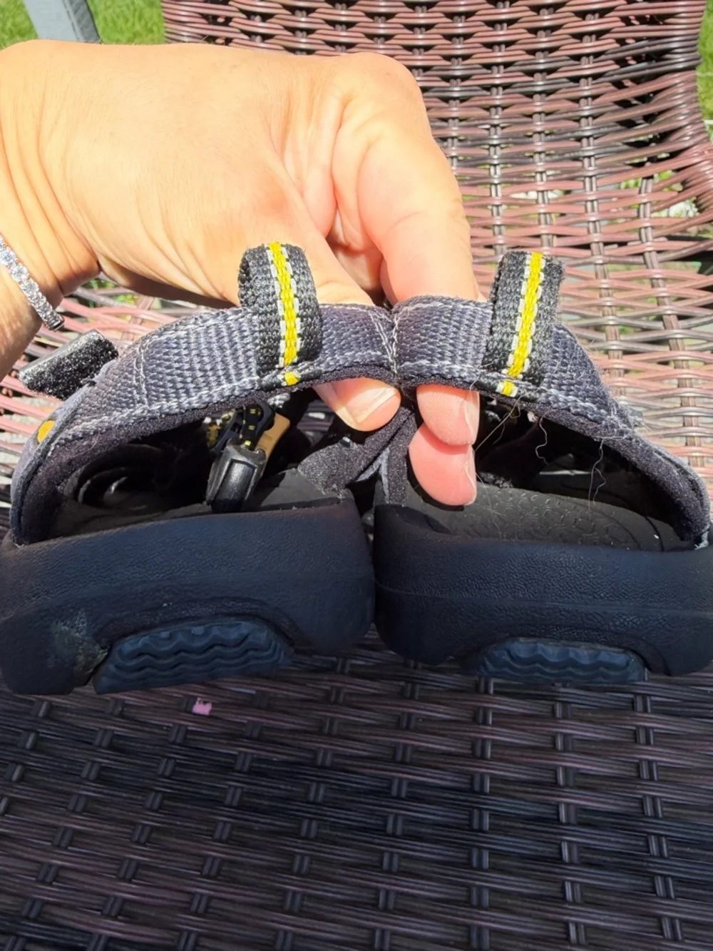 Keen Boys Size 1 Waterproof Sport Hiking Sandals Black 1006331